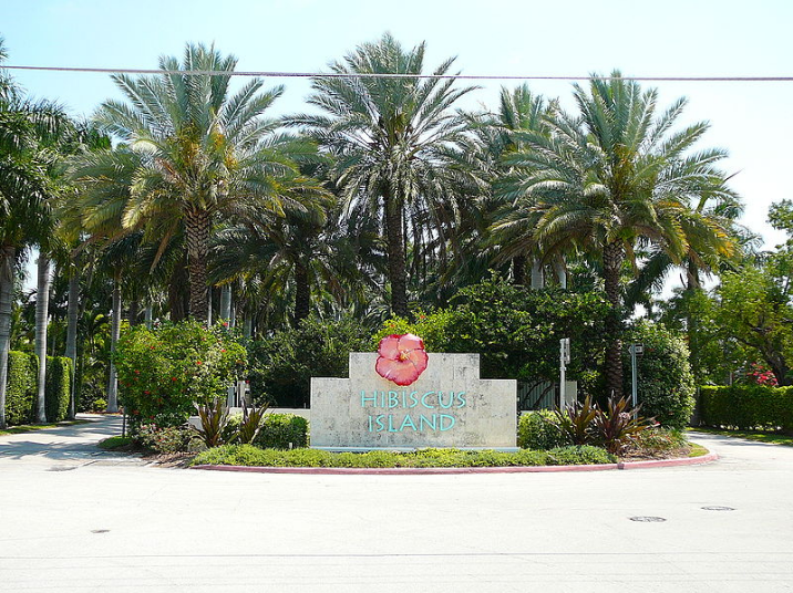 Hibiscus Island Entrance