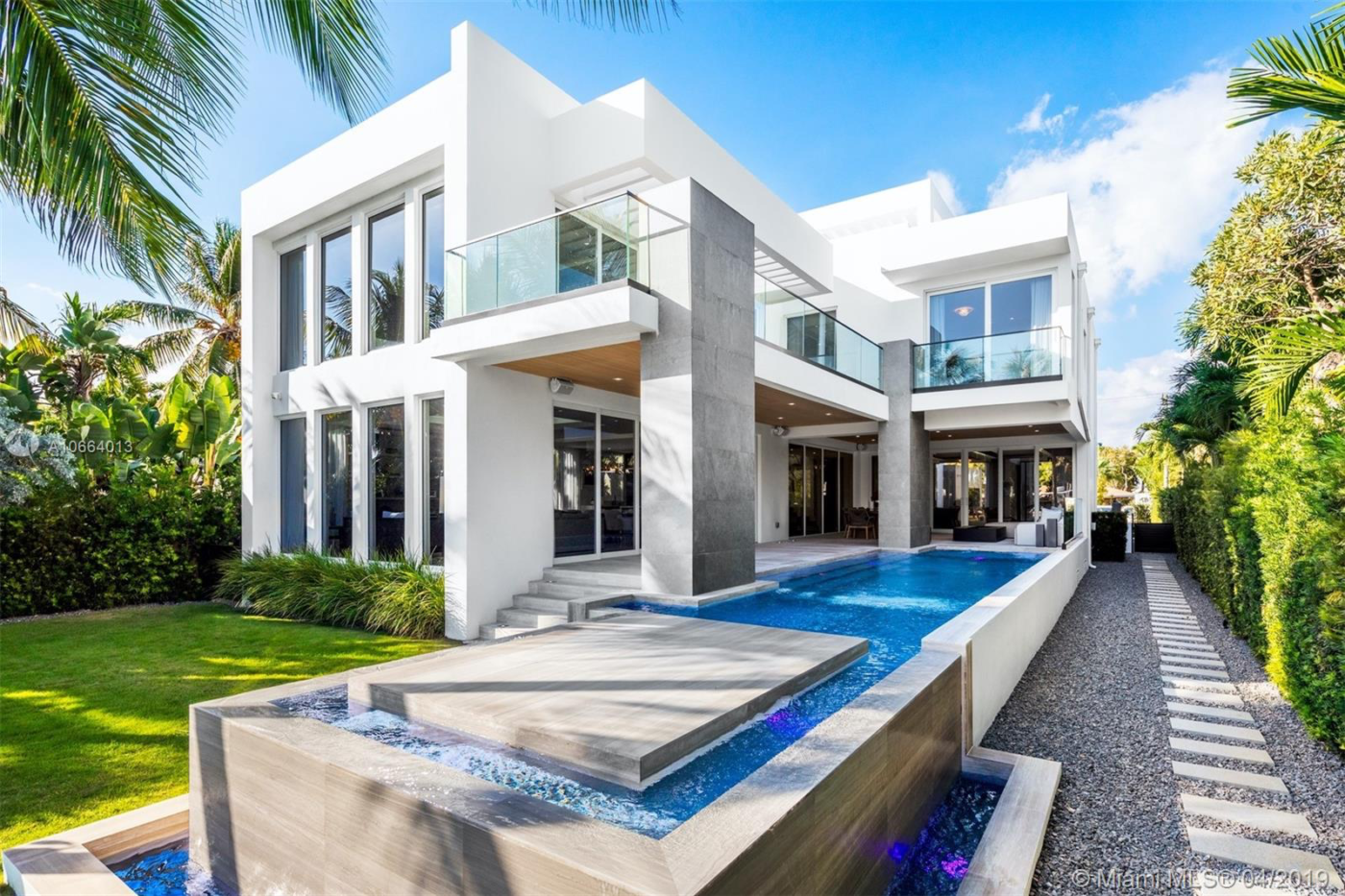Modern Miami Beach Waterfront House